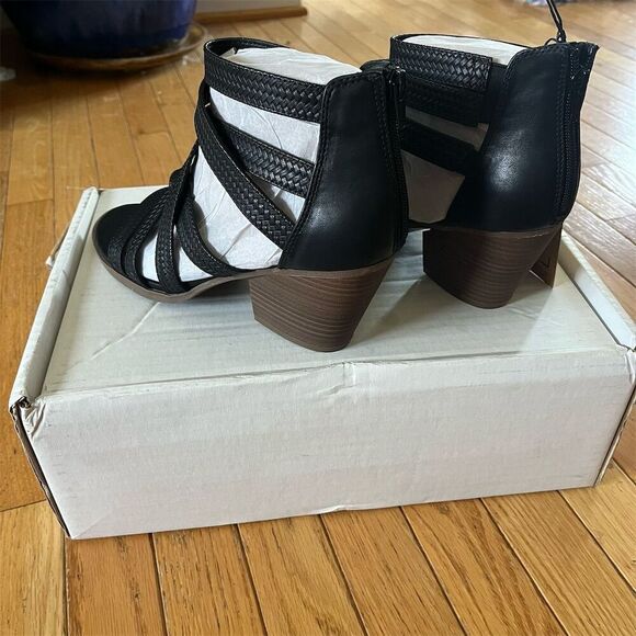 Women's Black Gladiator Sandals Size 11M Strappy Casual - Picture 4 of 9